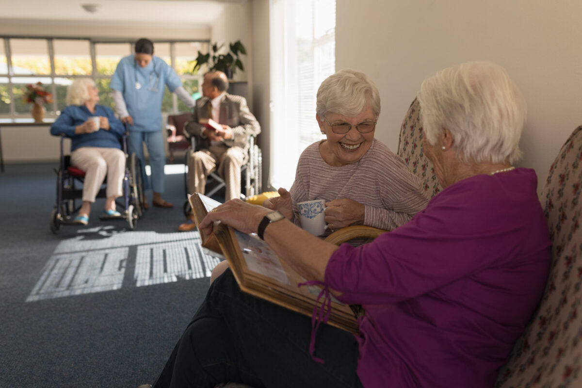 Ehpad pour Alzheimer : quelles solutions d’accueil privilégier face à la maladie ?